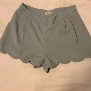Tobi Scalloped shorts